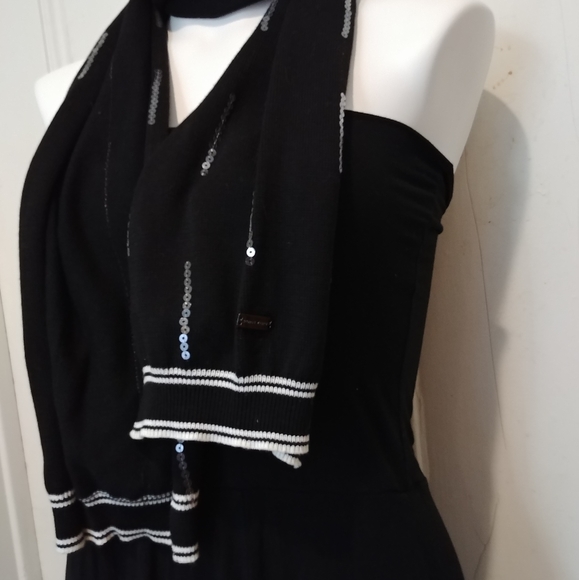 NWT Point Zero Knit with Sequin Detail Scarf - Picture 6 of 6